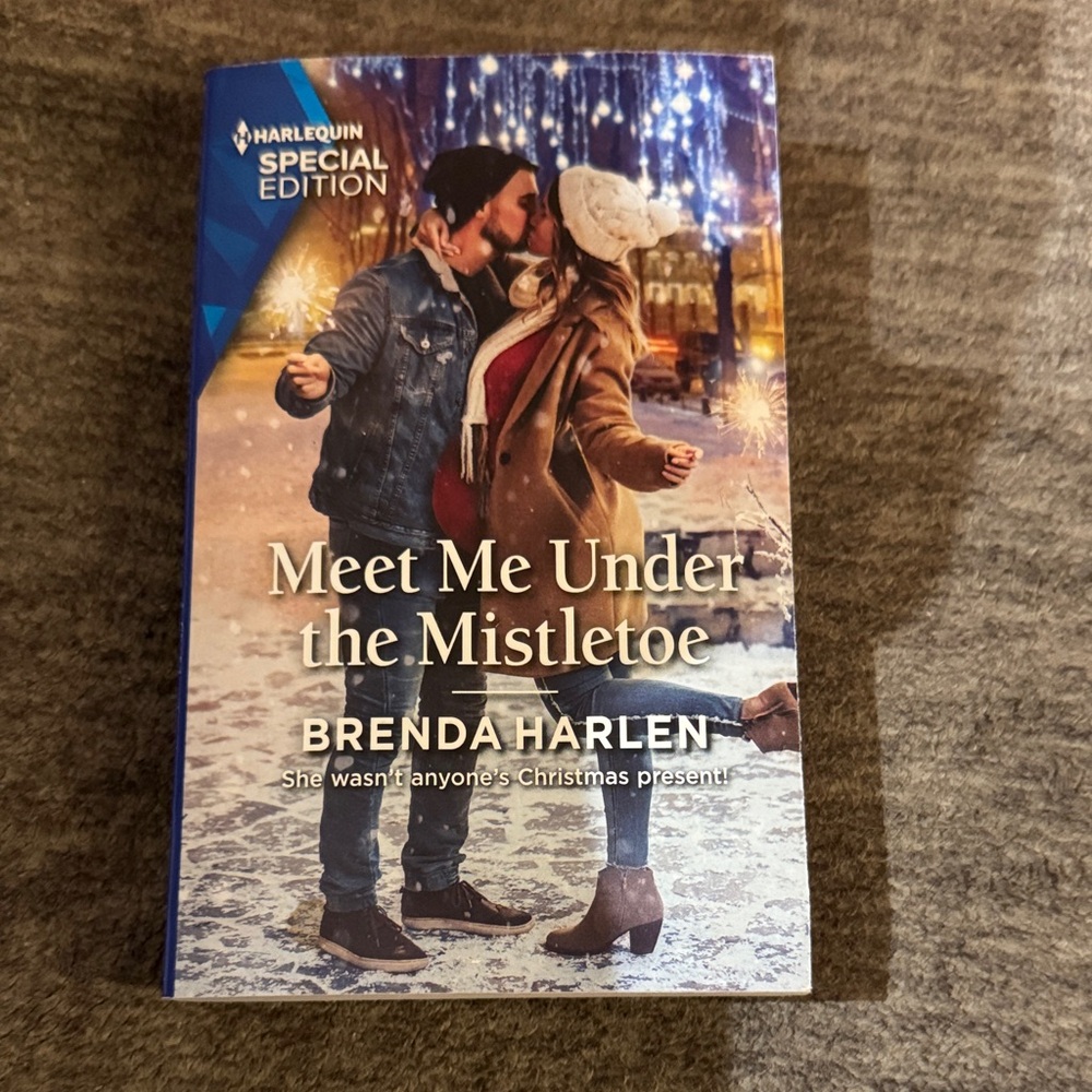 Harlequin Special Edition Book meet me under the mistletoe